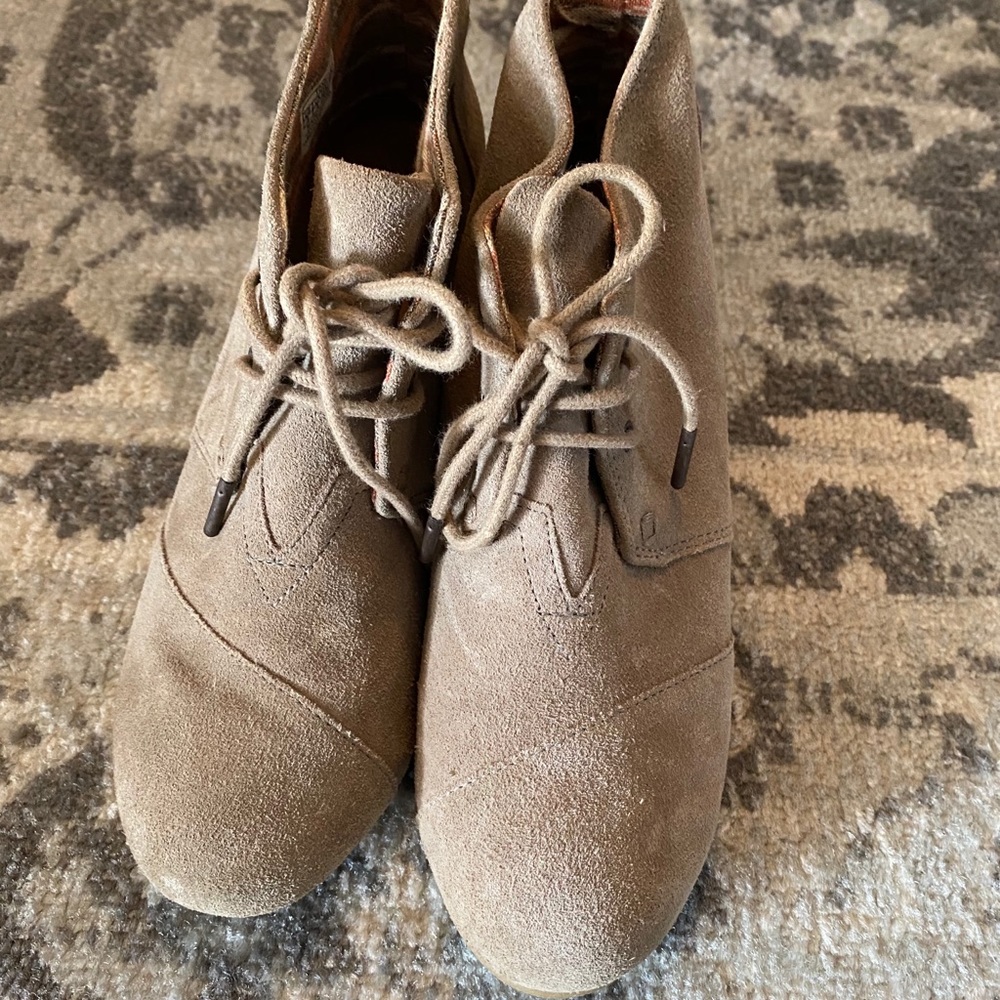 Toms suede wedges.